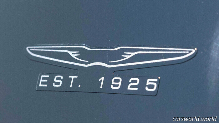 Chrysler Commemorates 100 Years by Adding a Sticker to a Minivan | Carscoops